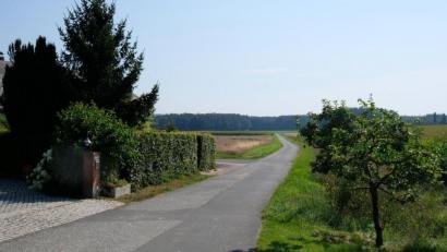 Bild: do
Zu den geplanten Wegebaumaßnahmen gehört auch die Sanierung der Flurstraße von Höfen in Richtung der Gemeindegrenze zu Eschenbach.