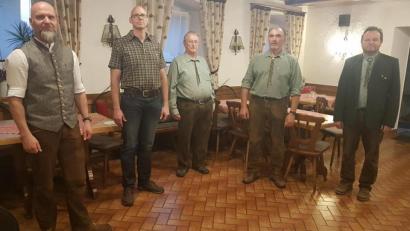 Bild: gi
Die Kreisgruppe Vohenstrauß des Landesjagdverbandes Bayern ehrte treue Mitglieder für 20-, 40- und 50-jährige Treue. Der Vorsitzende Christian Ertl (rechts) und sein Stellvertreter Sascha Freymann führten die Ehrungen durch.