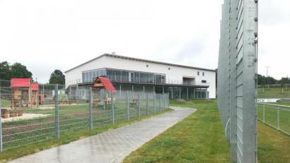 Bild: Gabi Schönberger
Der Sportpark Pirk steht in den Startlöchern. Wegen Corona, Materiallieferschwierigkeiten und Urlaub hat sich die offizielle Einweihung jedoch verzögert. Sie soll nun im September oder Oktober über die Bühne gehen.