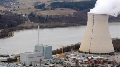 Symbolbild: Armin Weigel/dpa
Für hochradioaktiven Atommüll – hier ein Blick auf das seit 2011 abgeschaltete Atomkraftwerk Isar 1 bei Landshut – läuft derzeit die Suche nach einem Standort für ein Endlager.