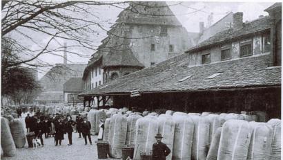 Bild: Privatarchiv Dieter Dörner
Der Hopfenmarkt rund um die Nürnberger Mauthalle.