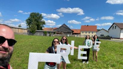 Bild: ads
"Friede" war ein zentraler Begriff bei der digitalen Schnitzeljagd durch Ammersricht anlässlich des 60. Jubiläums der Pfadfinder.