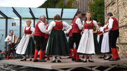 Bild: Stadt Schönsee/exb
Die Trachten- und Volkstanzgruppe hatte bei den "Schönseer Abendklängen" ihren großen Auftritt.