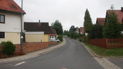 Bild: wro
Die Schönfelder Straße wird bis zur Kreuzung Martin-Luther-Straße/Buchweg in den kommenden Tagen für den Verkehr komplett gesperrt.
