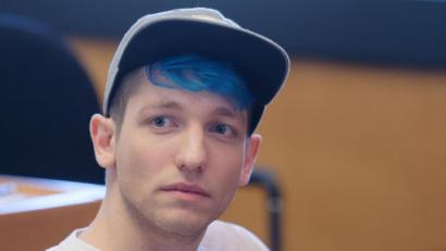 Bild: Henning Kaiser
Rezo war 2019 einem breiten Publikum bekanntgeworden, als er mit dem Video „Zerstörung der CDU“ viel Aufmerksamkeit erregt hatte - damals kurz vor der Europawahl. Foto: Henning Kaiser/dpa