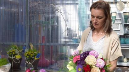 Bild: szl
Nicole Punzmann (48) führt den Familienbetrieb Blumen Schröpf nun in der dritten Generation.