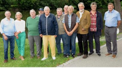 Bild: hrö
Beim Besuch waren (von links) Alois Bayer, Gerlinde Bayer, Klaus Hertwig , Max Ponnath, Wolfgang Bruischütz, Hans Krieger, Karl- Heinz Ampft, Anna Müller-Rösch, Hans Rösch und Fritz Seebald dabei.