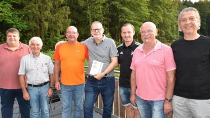 Bild: no
Nach den Neuwahlen im Förderverein: (von links) Kassier Dieter Dehling, Wahlleiter Altbürgermeister Hans Pickel, Vorsitzender Thomas Dirler, Stellvertreter Adrian Zeller, SVI-Vorsitzender Martin Luber sowie die Beisitzer Alfred Ebert und Wolfgang Frankerl; es fehlt Schriftführerin Anja Dirler.