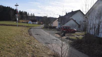 Bild: fz
Rechts bebaut. Links könnte alles Bauland werden. Links der Straße sechs Bauplätze in Döllnitz "Koberleite".