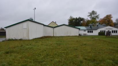 Bild: jr
Hier in diesem Bereich soll die neue Schießhalle der Königlich privilegierten Schützengesellschaft Mitterteich entstehen. Wenn die Regierung der Oberpfalz grünes Licht gibt, soll noch heuer mit den Bauarbeiten begonnen werden.