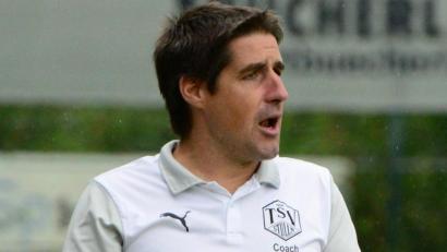 Bild: ham
"Erst 45 Minuten gespielt und ich habe bereits alle meine fünf zur Verfügung stehenden Wechsel verbraucht?" Christian Zechmann, Trainer des TSV Stulln. erlebte im Spiel gegen den 1. FC Rötz ein nicht ganz alltägliches Kreisligaspiel.