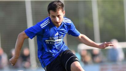 Bild: A. Schwarzmeier
Moritz Zeitler traf beim 3:0-Sieg bei der SpVgg Lam per direktem Freistoß für die SpVgg SV Weiden.