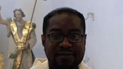 Bild: le
Pfarrer Temple Iheanyichukwu Nwaneri verabschiedet sich aus Floß.