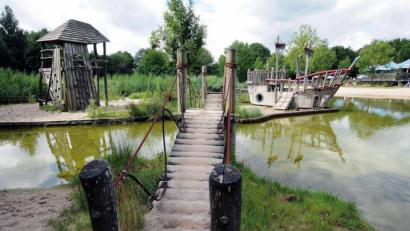 Archivbild: Stephan Huber
Frische Luft, kühles Wasser, viele Spielgelegenheiten. Der Piratenspielplatz in Amberg wartet auf Besucher.