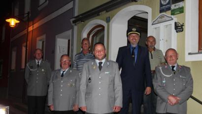 Bild: stg
Im Führungsteam der Waldecker Krieger- und Soldatenkameradschaft bleibt Karl Reger (rechts) an der Spitze. Kreisvorsitzender Thomas Semba (Dritter von rechts) fand bei der Jahreshauptversammlung deutliche Worte zur aktuellen Afghanistan-Krise.