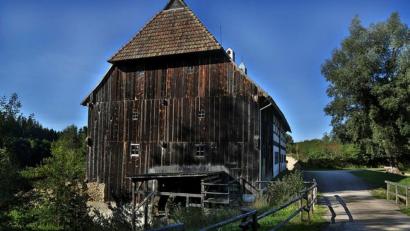 Archivbild: Gerhard Götz
Die original wiederaufgebauten Bauernhöfe kann man sich im Freilandmuseum Neusath-Perschen noch immer nur von außen anschauen - aufgrund eines Blitzeinschlags und der zerstörten Brandmeldeanlage sind die Gebäude noch gesperrt.