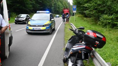 Bild: gf
Glück im Unglück hatte am Dienstagnachmittag ein 62-jähriger Rollerfahrer auf der Bundesstraße 85.