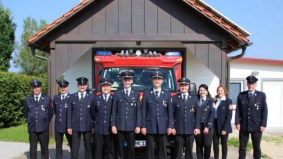 Bild: bö
Ein starkes Feuerwehrteam steht in Mendorferbuch-Egelsheim bereit (von links): Johann Inselsberger, Michael Ried, Ludwig Metschl. Martin Delling, Vorsitzender Martin Inselsberger, Kommandant Markus Weigert, Florian Meckl, Cindy Härtl, Carolin Pollinger und Matthias Viehauser.