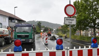 Bild: Petra Hartl
Die Bundesstraße 14 ist neben der Baustelle der Oberpfalz-Arkaden in Sulzbach-Rosenberg komplett gesperrt.