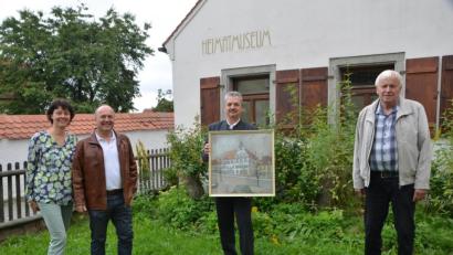 Bild: dob
Monika und Markus Niederhofer aus Neuburg an der Donau (links) übergaben an Bürgermeister Andreas Wutzlhofer und HAK-Vorsitzendem Heiner Aichinger (von links nach rechts) den Planungsentwurf zum Vohenstraußer Rathaus, den Architekt Heinrich Hauberrisser entwarf.