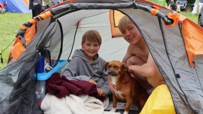 Bild: ads
Beim Zeltlager der KjG St. Michael in Reusch durften die Teilnehmer ihre eigenen Zelte aufschlagen, die sie teils mit Geschwistern bewohnten.