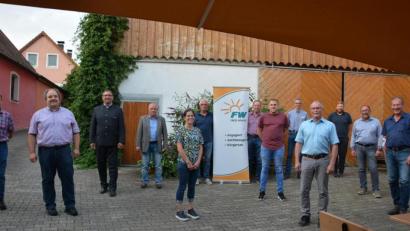 Bild: jr
Neuwahlen standen bei den Freien Wählern Konnersreuth an. Im Bild (von links) Richard Schiedeck, Stefan Siller, Bundestagskandidat Tobias Groß, Reinhard Ernstberger, Christina Fellner, Gerhard Haberkorn, Lorenz Haberkorn, Florian Schaumberger, Siegfried Schiml, Vorsitzender Max Bindl, Maximilian Haberkorn, Wolfgang Weiß und Reinhard Wurm.
