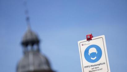 Symbolbild: Andreas Arnold/dpa
Die FFP-2-Maskenpflicht soll in Bayern fallen.