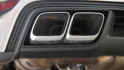 Symbolbild: Timm Schamberger/dpa
Das Fahrzeug eines 18-Jährigen aus Amberg hatte einen deutlich zu lauten Auspuff.