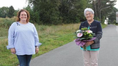 Bild: pi
Für 20 Jahre Mitgliedschaft und engagierte Mitarbeit bedankt sich Julia Helgert (links) bei Klara Kick.