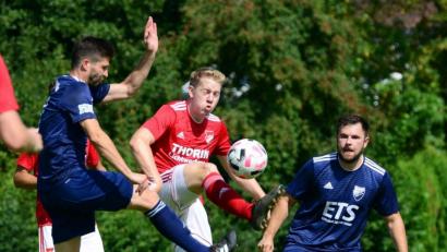 Bild: ham
Dennis Lobinger (Mitte) im Spiel vor zwei Wochen gegen Kulmain. Damals gab es einen Sieg. Den will die SpVgg am Sonntag auch gegen den SV Schwarzhofen holen.