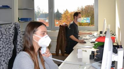 Archivbild: rti
Für Gesundheitsamt-Chef Dr. Stefan Geyer ist die Ermittlung von Kontaktpersonen weiterhin sehr wichtig. Hier ein Foto aus dem Gesundheitsamt vom Oktober 2020.
