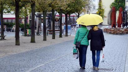 Bild: wen
Laut Wetterexperte Andy Neumaier sollte man den Regenschirm immer dabei haben - vorsichtshalber.