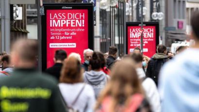 Bild: Marius Becker/dpa
Die Vierte Corona-Welle trifft vor allem die Jüngeren.