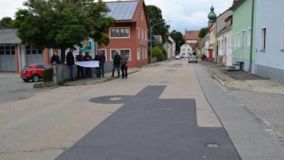Bild: Markt Eslarn/exb
Baustelleneinweisung mit dem Ingenieurbüro Zwick, den beteiligten Firmen und Bauhof und Verwaltung des Marktes Eslarn.