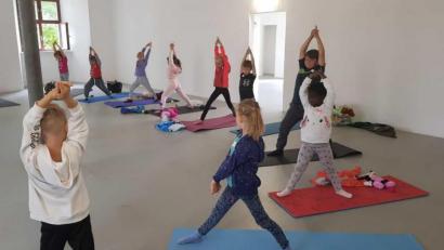 Bild: dob
Beim Kinder-Yoga in der Friedrichsburg waren alle Teilnehmer aufmerksam bei der Sache. Der CSU-Ortsverband machte sich in diesem Jahr für diese Aktion stark.