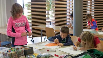 Bild: vsr
Bevor die Kissen zusammengenäht wurden, konnten die Kinder sie individuell gestalten.