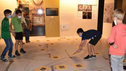 Bild: cv
Beim riesigen Memory-Spiel mit deutschen und tschechischen Begriffen war Erinnerungsvermögen gefragt.