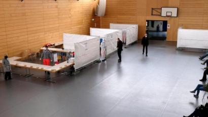 Archivbild: mab
Das Bayerische Rote Kreuz (BRK) und die Johanniter Unfallhilfe bieten wieder Tests in der Sportparkhalle Schwarzenfeld.