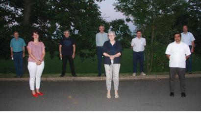 Bild: wro
Die KAB Fuchsmühl wählte im Jugendheim ihre Führungsspitze. Im Bild (von links) Alois Konz, Bettina Stock, Hubert Popp, Willi Greger, Karin Ernstberger und (ganz rechts) Willi Staufer. Präses Pater Martin (Zweiter von rechts) und Diözesansekretär Markus Nickl (Dritter von rechts) gratulierten zu Wahl.