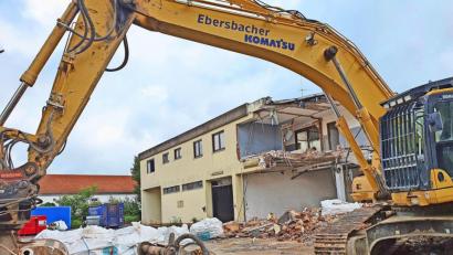 Bild: Biczysko/fph
Der Abriss von Milchhof und Nebengebäuden ist mittlerweile in vollem Gang.