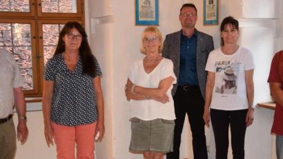 Bild: bö
Bei der Vertreterversammlung des Marktladens wurden neue Beiräte gewählt. Von links Geschäftsführer Egon Wittl, Manuela Schindler (neu gewählt), Anita Donhauser, Bgm. Florian Junkes, Sonja Diergarten und Georg Kölbl (neu gewählt)