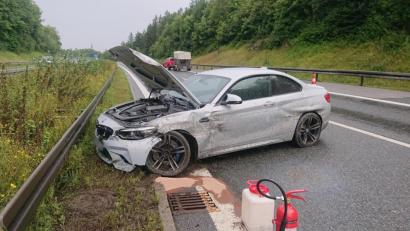 Bild: jma
Auf regennasser Fahrbahn ist der Fahrer dieses Wagens am Sonntag gegen 16:30 Uhr auf der A6 verunglückt.