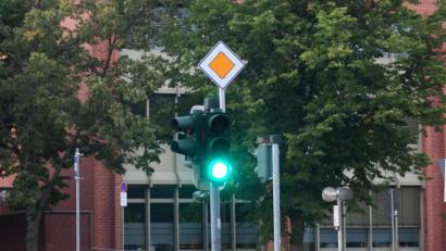 Bild: Gabi Schönberger
Die Stadt Weiden muss haushalten. Im 2. Quartal 2021 scheint dies in fast allen Abteilungen gelungen. Die Ampel zeigt laut Kämmerin Cornelia Taubmann noch Grün.