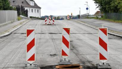 Bild: Petra Hartl
Am Dienstag präsentierte sich die Leopoldstraße abgefräst. Jetzt bekommt sie einen neuen Fahrbahnbelag.