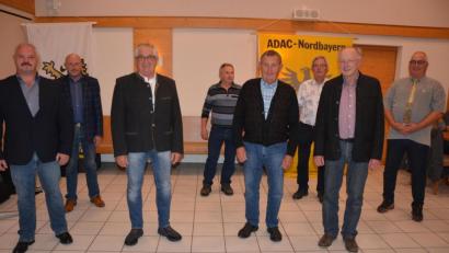 Bild: jr
Zahlreiche Mitglieder wurden für jahrzehntelange Mitgliedschaft im MSC Stiftland und im ADAC ausgezeichnet. Im Bild (von links) Vorsitzender Uwe Beer, Sportstadtverbandsvorsitzender Peter Haibach, Josef Schuller, Winfried Greiner, Erich Schuller, Albert Fröhlich, Michael Hösl und Robert Schulz.