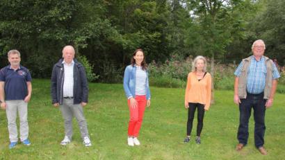 Bild: kro
Iris Heinrich (Mitte) ist neue Übungsleiterin beim BVS-Reha-Sportverein Waldsassen. Darüber freuen sich die Vorstandsmitglieder Robert Zinnecker und Engelbert Franz (von links) sowie Günther Kraus und Eva Ristl (von rechts).