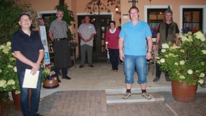 Bild: wro
Zentraler Punkt der Jahreshauptversammlung der Kleintierzüchter waren die Neuwahlen. Im Bild (von links) die Vereinsspitze mit Roland Ast, Willi Greger, Berthold Müller, Anna Koller und Matthias Zwerenz. Den Gewählten gratulierte Bürgermeister Wolfgang Braun (rechts).