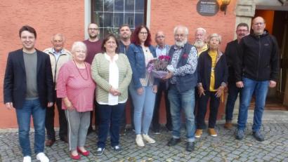 Bild: Alfred Wolfsteiner/exb
Alfred Wolfsteiner übergab das Amt des Vorsitzenden an Sandra Richthammer. Unser Bild zeigt die neue Führungsriege und Vertreter des Kreisverbands: (von links) Kreisvorsitzender Peter Wein, Kassenrevisor Richard Merkl, Frauenbeauftragte Angela Heller-Wolfsteiner, Medienbeauftragter Jörg Redel, MdB Marianne Schieder, Jugendbeauftragter Christian Voit, Vorsitzende Sandra Richthammer, Kassier Eckard Meißner, stellvertretender Vorsitzender Alfred Wolfsteiner, Kassenrevisor Georg Voith, Seniorenbeauftragte Gudrun Moritz, Schriftführer Andreas Immervoll und stellvertretender Kassier Alfred Richthammer.