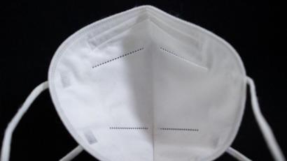 Bild: Daniel Karmann/dpa
Ein Mann zeigte sich in einem Einkaufsmarkt in Hersbruck uneinsichtig. Die Polizei musste kommen, weil er keine Maske tragen wollte.