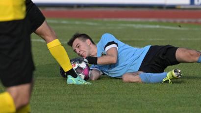 Archivbild: ref
Ambergs Torwart Manuel Baumgärtner hielt seinen Kasten gegen die SpVgg Osterhofen sauber, soweit es ging. Er musste nach dem Abgang von Michael Heisig ins Tor und machte seine Sache sehr gut.